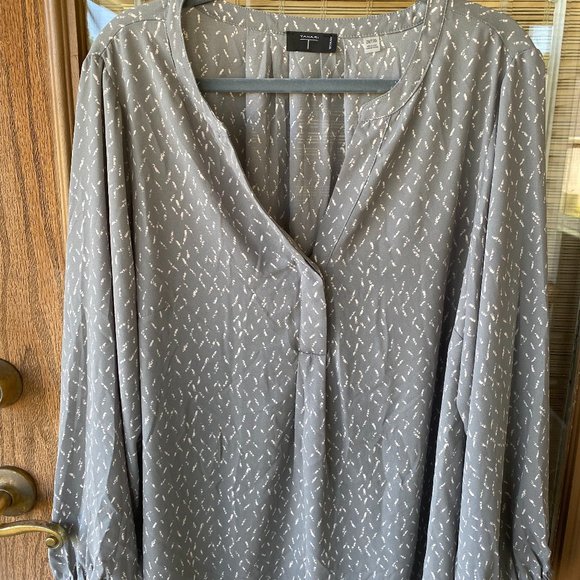 Tahari Tops - Women's Tahari blouse. Size 2.